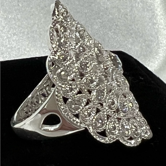 Swarovski Element Intricate Crystal Silver Ring - Picture 4 of 10